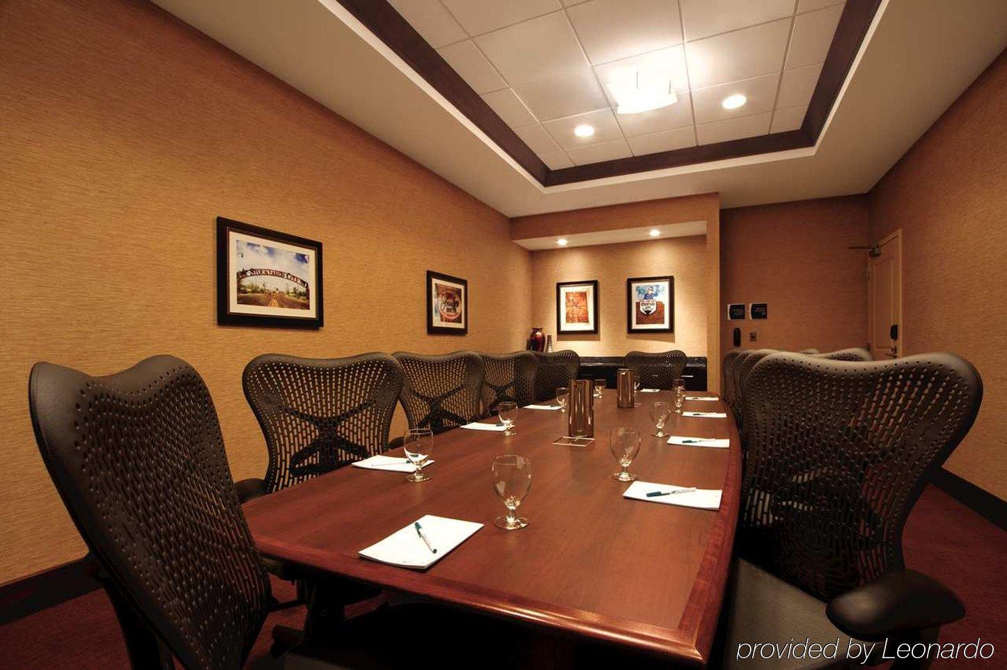 Hilton Garden Inn Oklahoma City/Bricktown Экстерьер фото